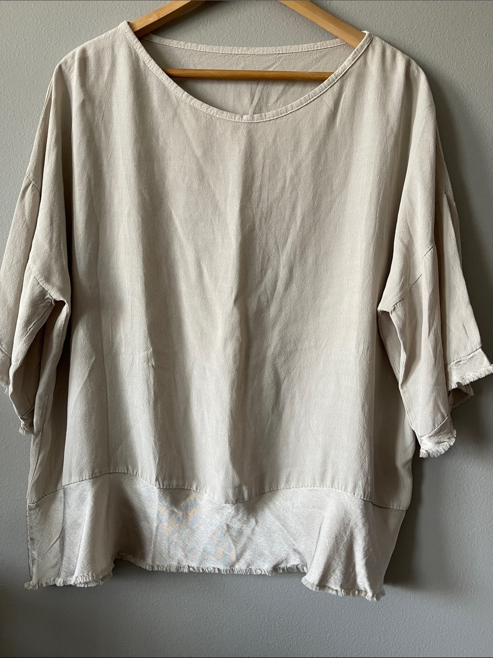 Relaxed Cream champagne Women's Top - Minimalist Scoop Neck XL Italy